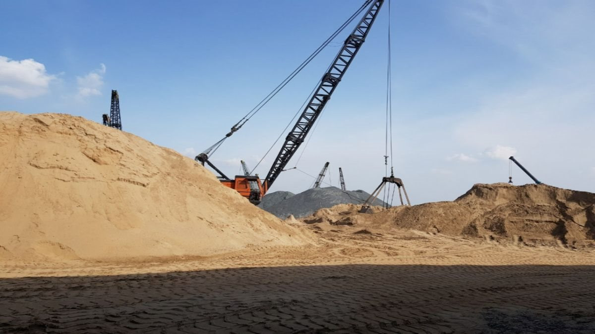 ‘Chi phí san lấp tại Hà Nội tăng gấp 3 lần, TP.HCM không có cát để san lấp’