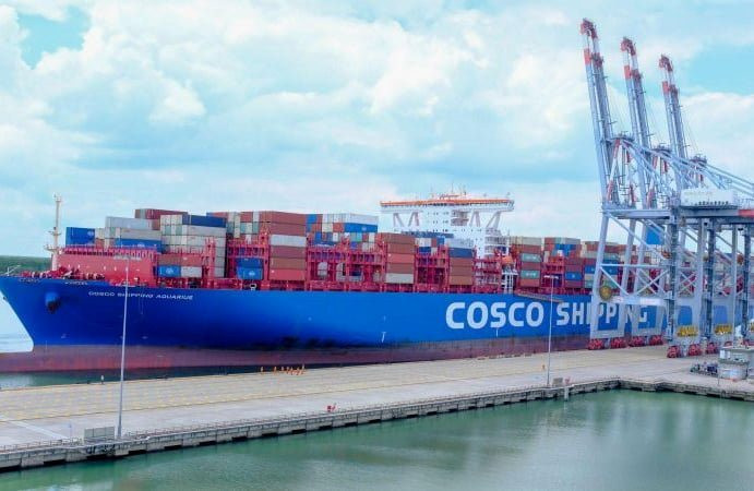tau-cosco-shipping-aquarius-suc-chua-gan-2500-container-cap-cang-quoc-te-cai-mep-d70192.jpg