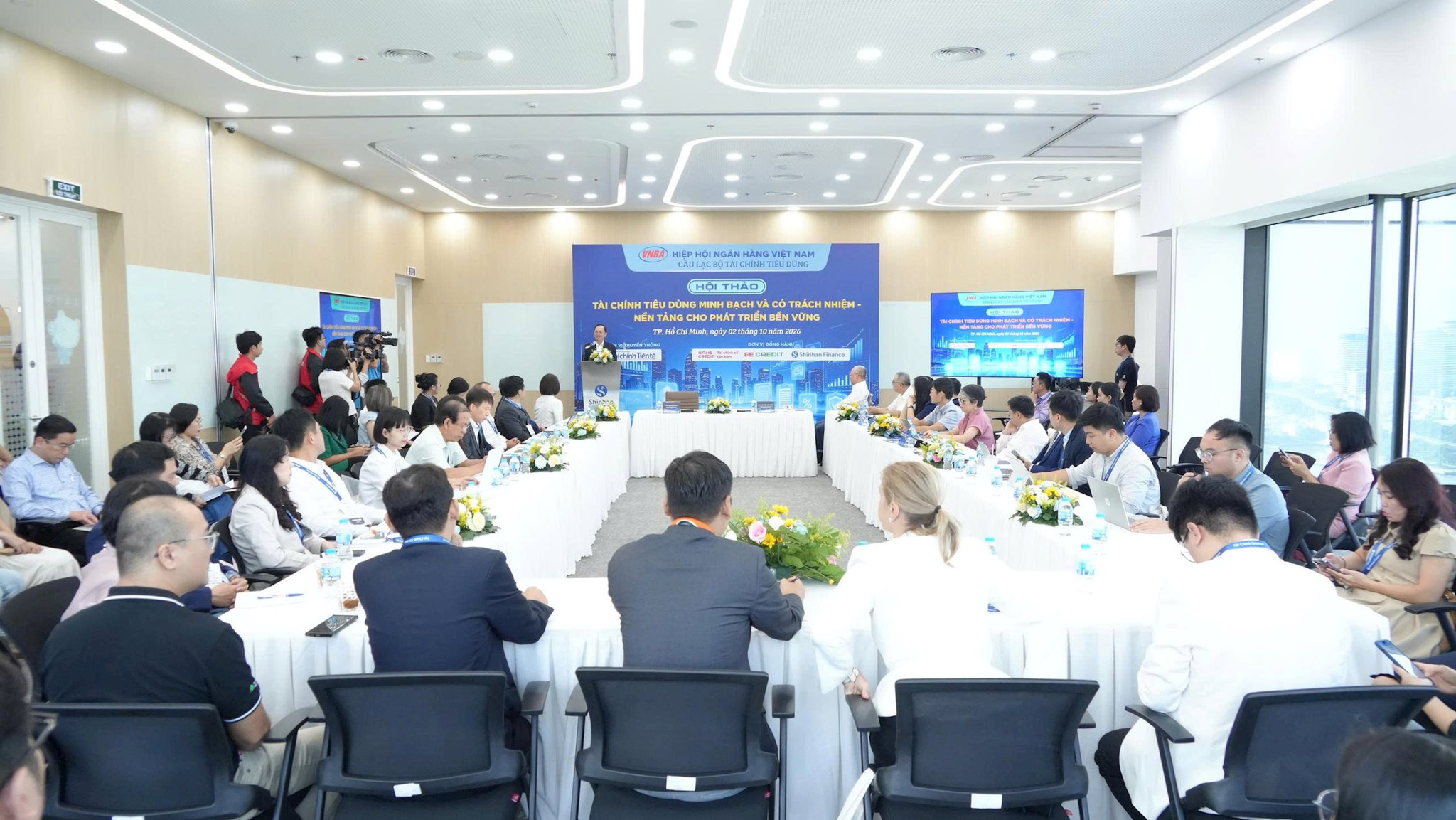20,5 triệu Gen Z đang định hình thị trường tài chính: Chuyên gia chỉ ra xu hướng cho vay mới, kiến nghị điều chỉnh hạn mức 100 triệu đồng sau gần 10 năm không đổi