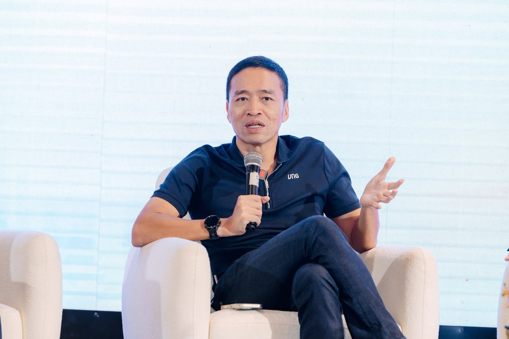'Sếp' VietinBank băn khoăn về tương lai ngành IT, Chủ tịch VNG Lê Hồng Minh nói: ‘Anh không về hưu sớm được đâu’