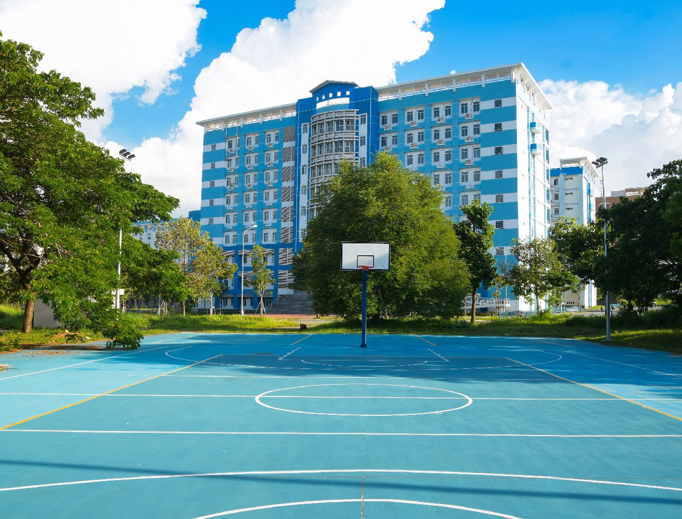 Việt Nam có 1 trường đại học chi lương 500 tỷ đồng/năm, tuyển giảng viên thu nhập lên đến 85 triệu đồng/tháng