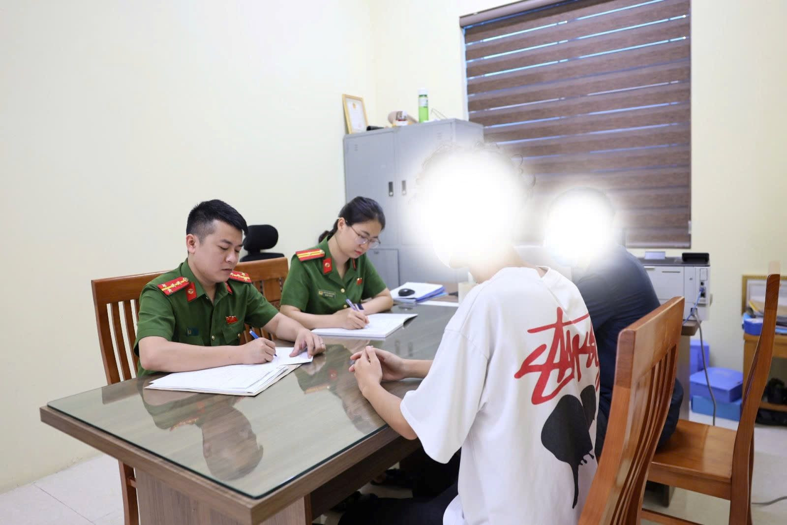 Công an yêu cầu người dân chủ động báo giao dịch chuyển khoản trong trường hợp sau