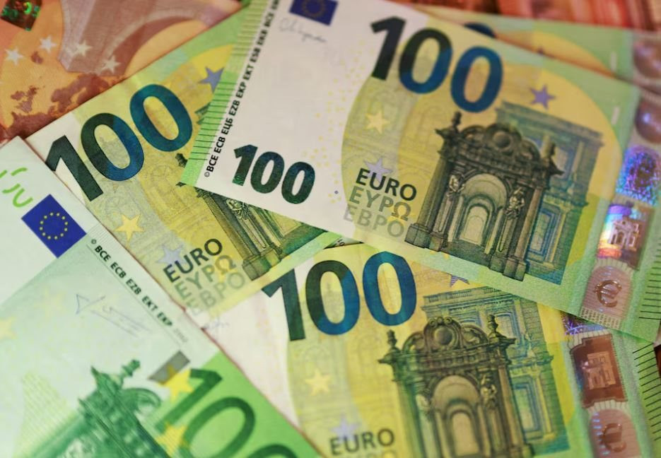 Nợ công của Pháp đang kéo đồng euro xuống giá, bóng ma khủng hoảng nợ châu Âu có trở lại?