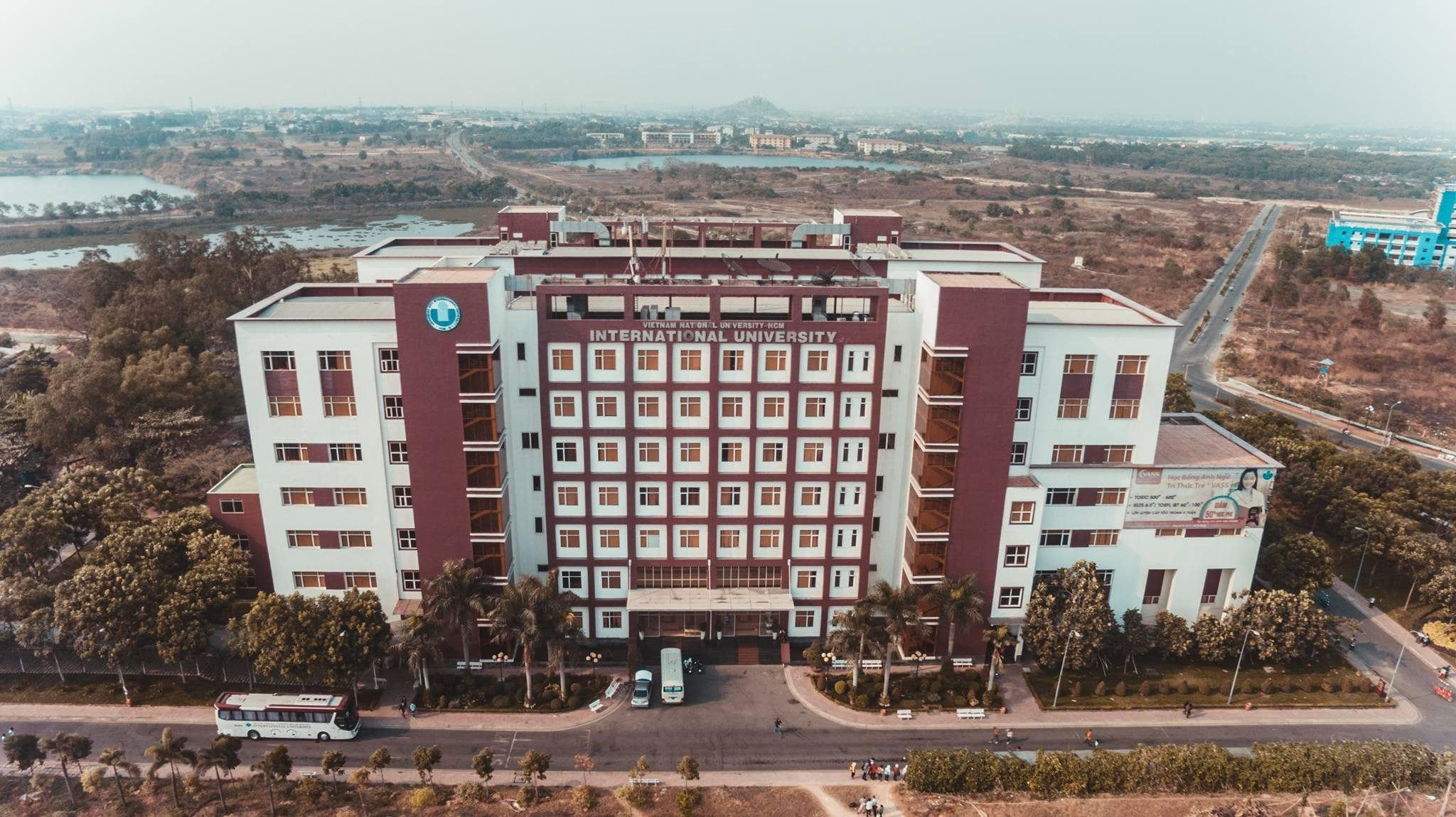 Việt Nam có 1 trường ĐH công lập chi lương 235 tỷ đồng/năm, tuyển giảng viên thu nhập từ 50 triệu đồng/tháng, dạy 100% bằng tiếng Anh