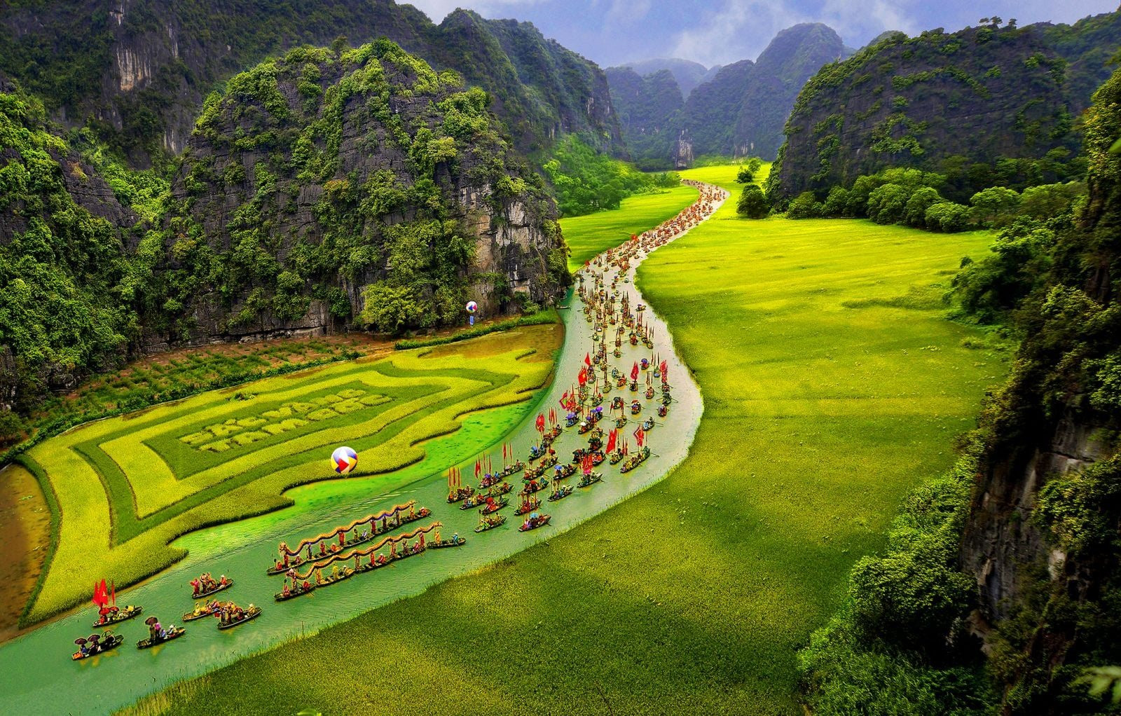 Tỉnh đầu tiên và duy nhất của Việt Nam sở hữu di sản kép được UNESCO ghi danh: 9 tháng đầu năm hút 20,9 triệu khách, doanh thu hơn 21.900 tỷ đồng
