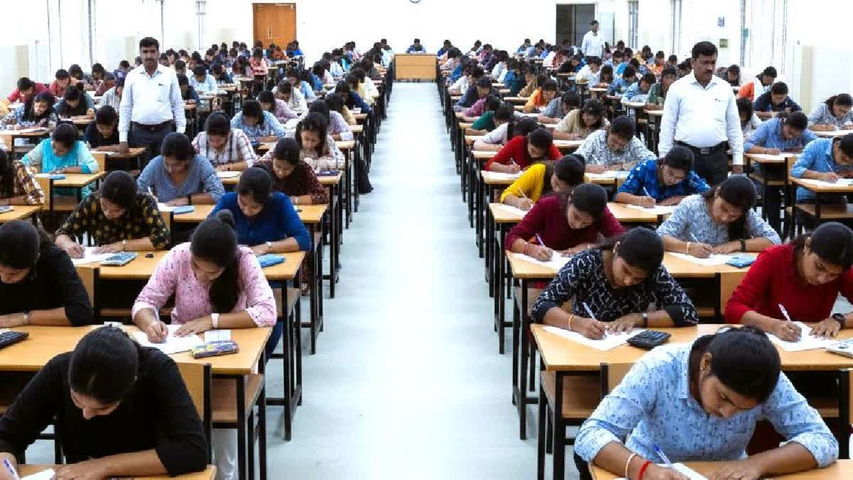 Một cơ quan giáo dục tuyển 5.489 nhân viên, hơn 809.000 người đăng ký: Chỉ cần học hết lớp 8, thí sinh phải đi dép, không được đi giày