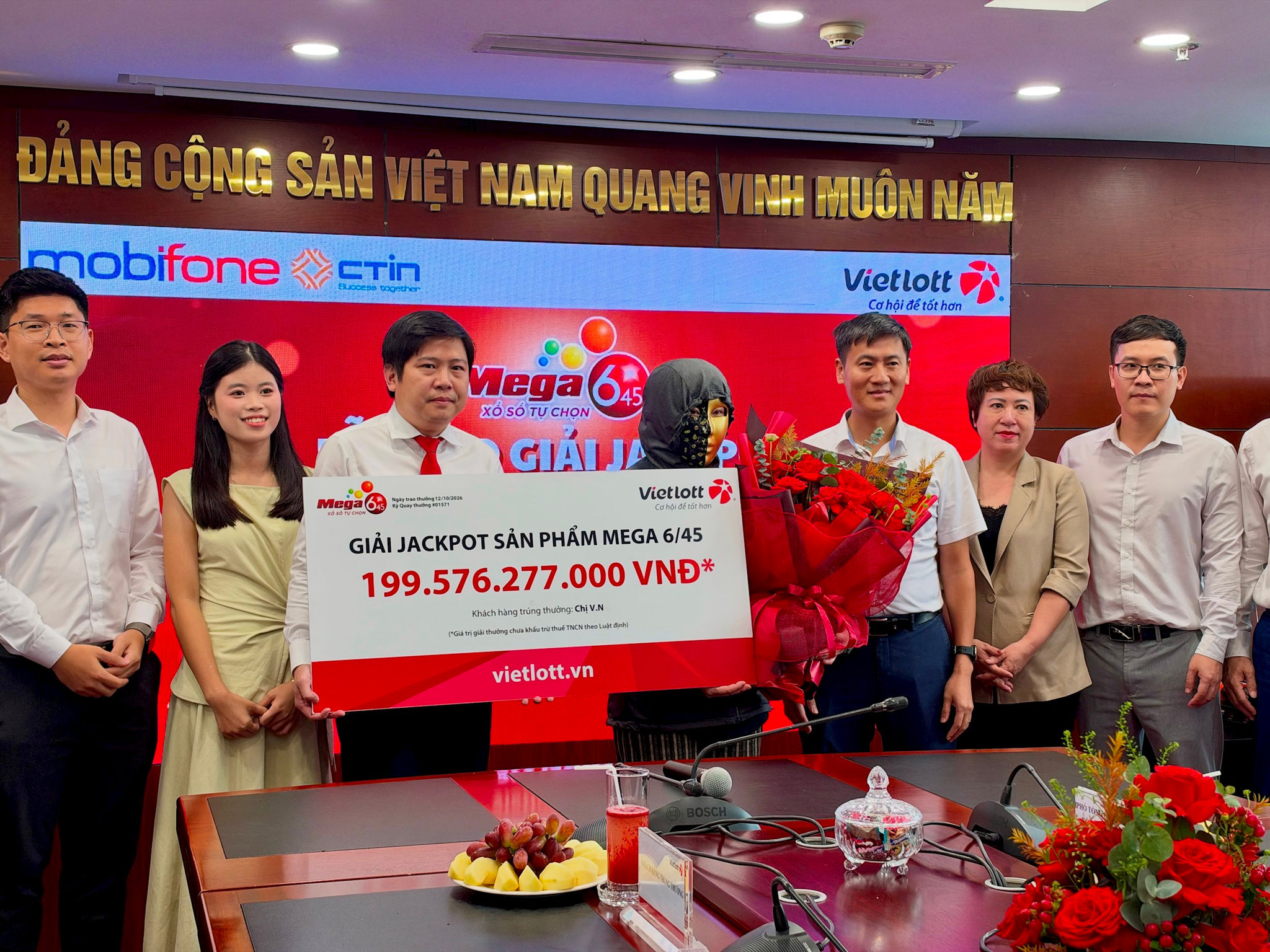 Từ 20.000 đồng, nữ khách hàng lập kỷ lục trúng thưởng Vietlott gần 200 tỷ đồng