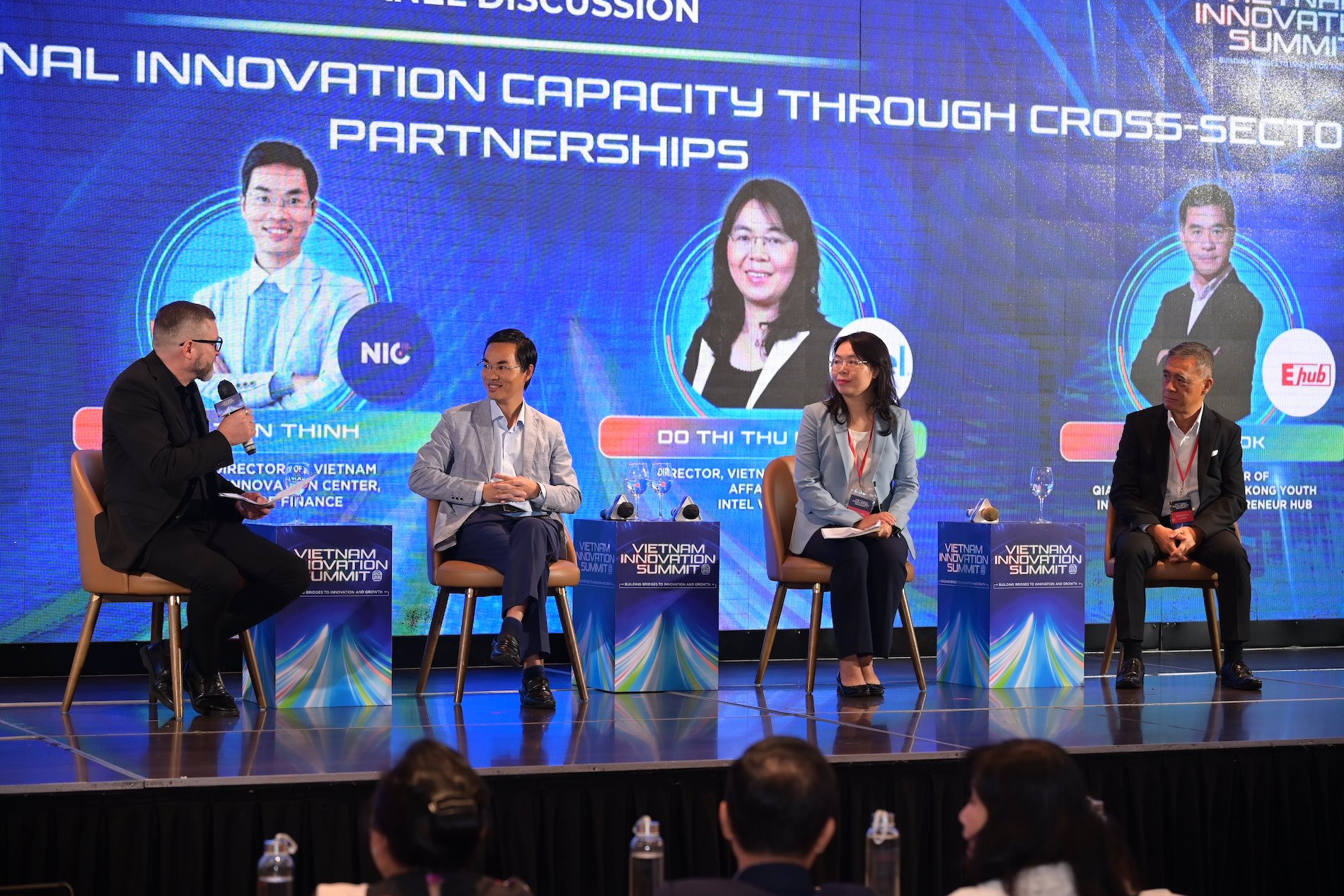 innostage-panel-discussion.jpg