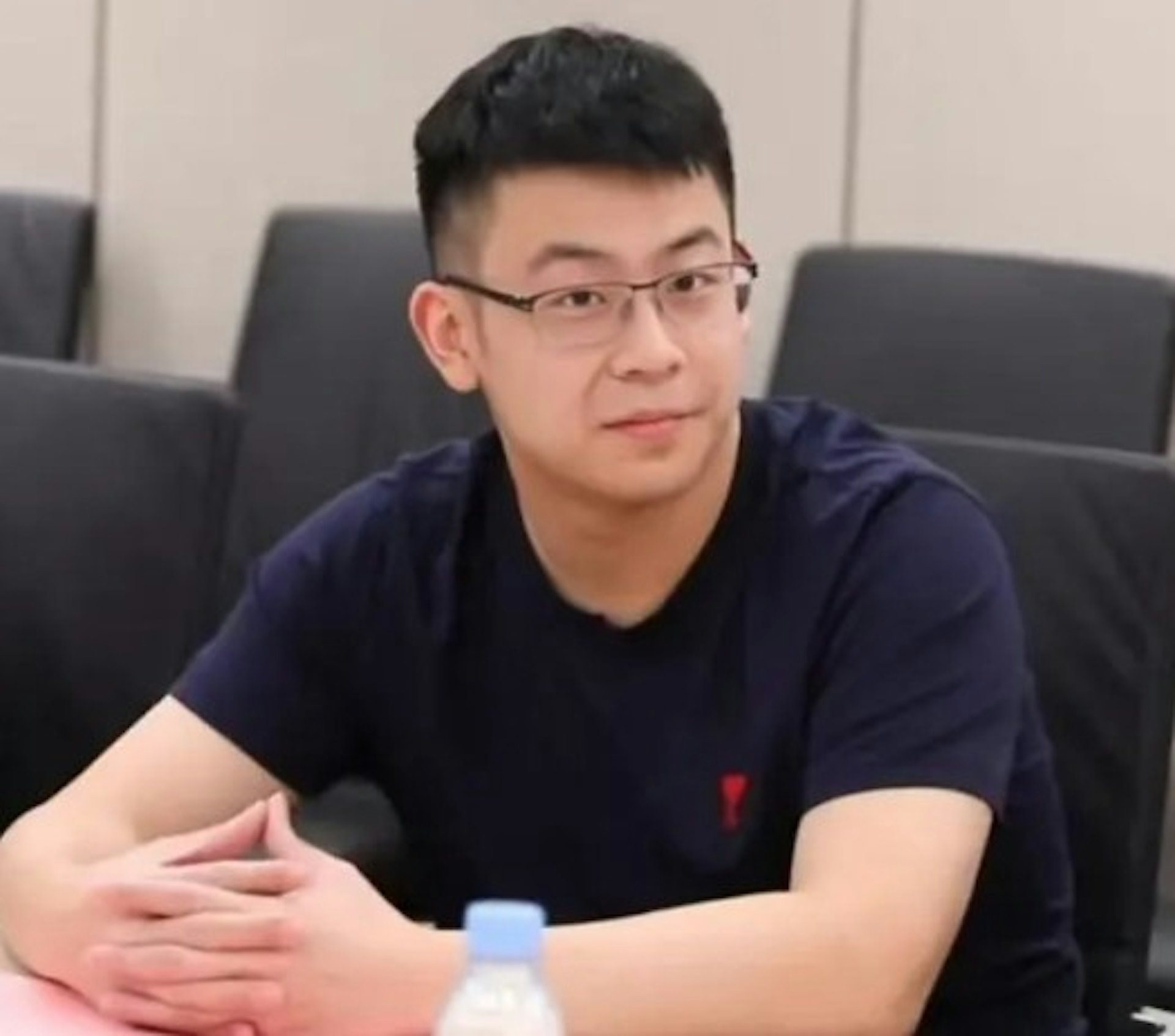 Phát hiện nam sinh đầu tư hàng nghìn tỷ đồng khi mới học năm 2 đại học, 29 tuổi sở hữu khối tài sản hơn 31.000 tỷ đồng, thuộc top những tỷ phú trẻ nhất của Forbes 