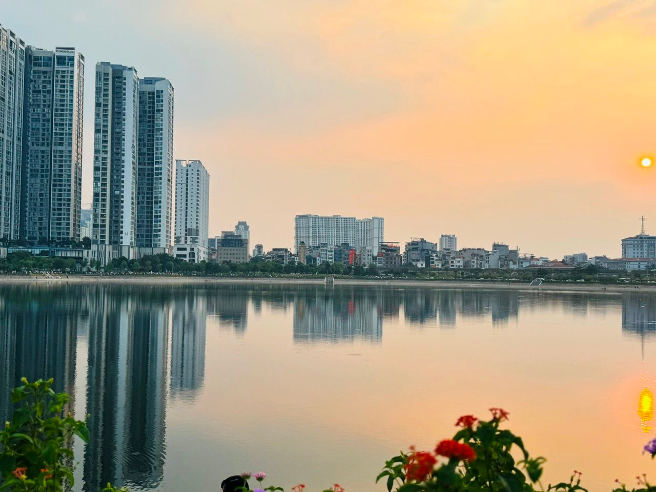 Có nên mua nhà lúc này hay chờ giá giảm tiếp?