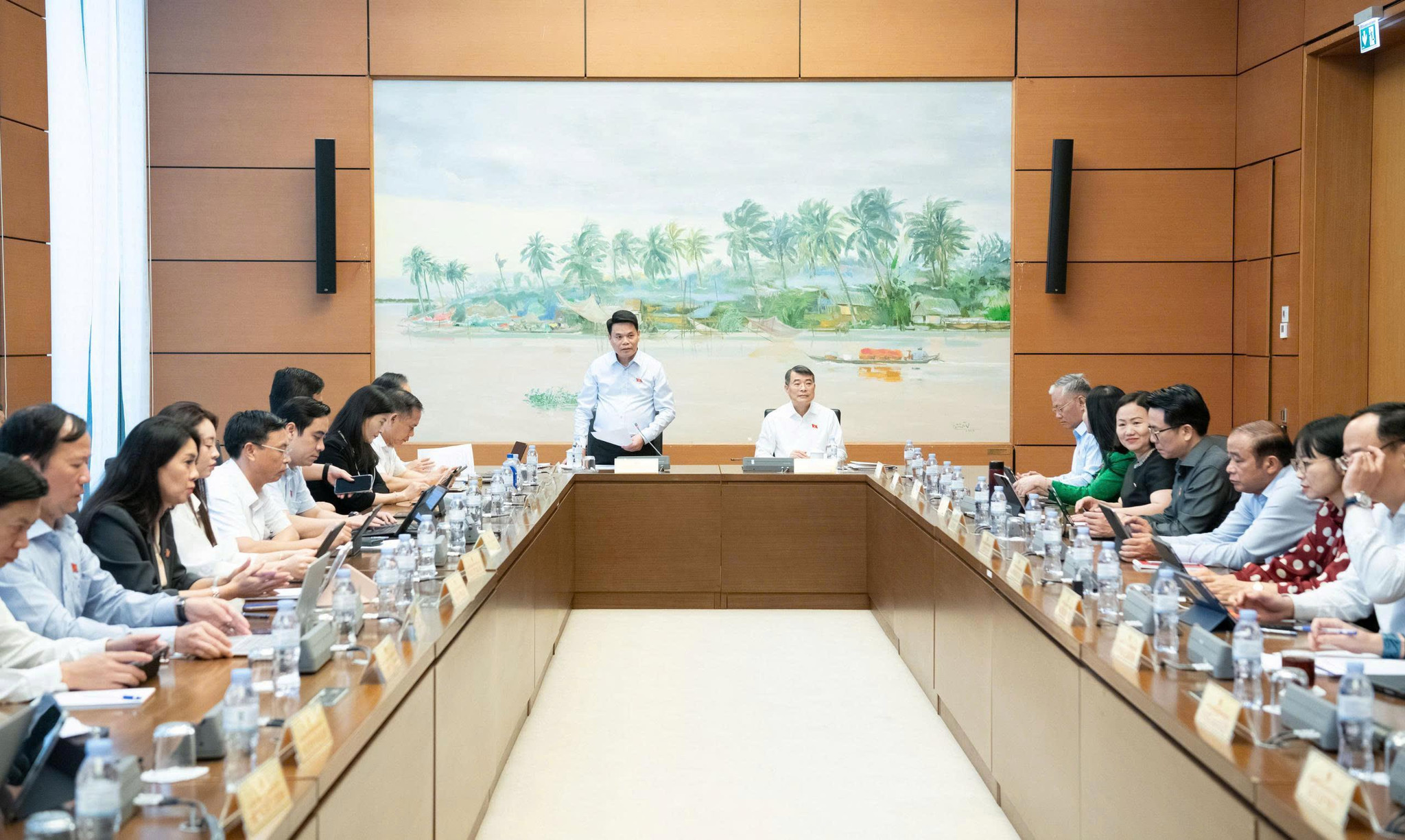 Quan trọng nhất là kiểm soát giá nhà ở xã hội và cho thuê, phân khúc cao cấp có thể căn cứ yêu cầu và nhu cầu của thị trường