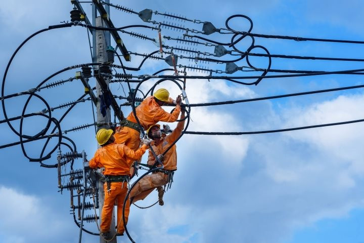 EVN Hà Nội khuyến nghị cách giúp các gia đình, doanh nghiệp giảm 30-70% tiền điện
