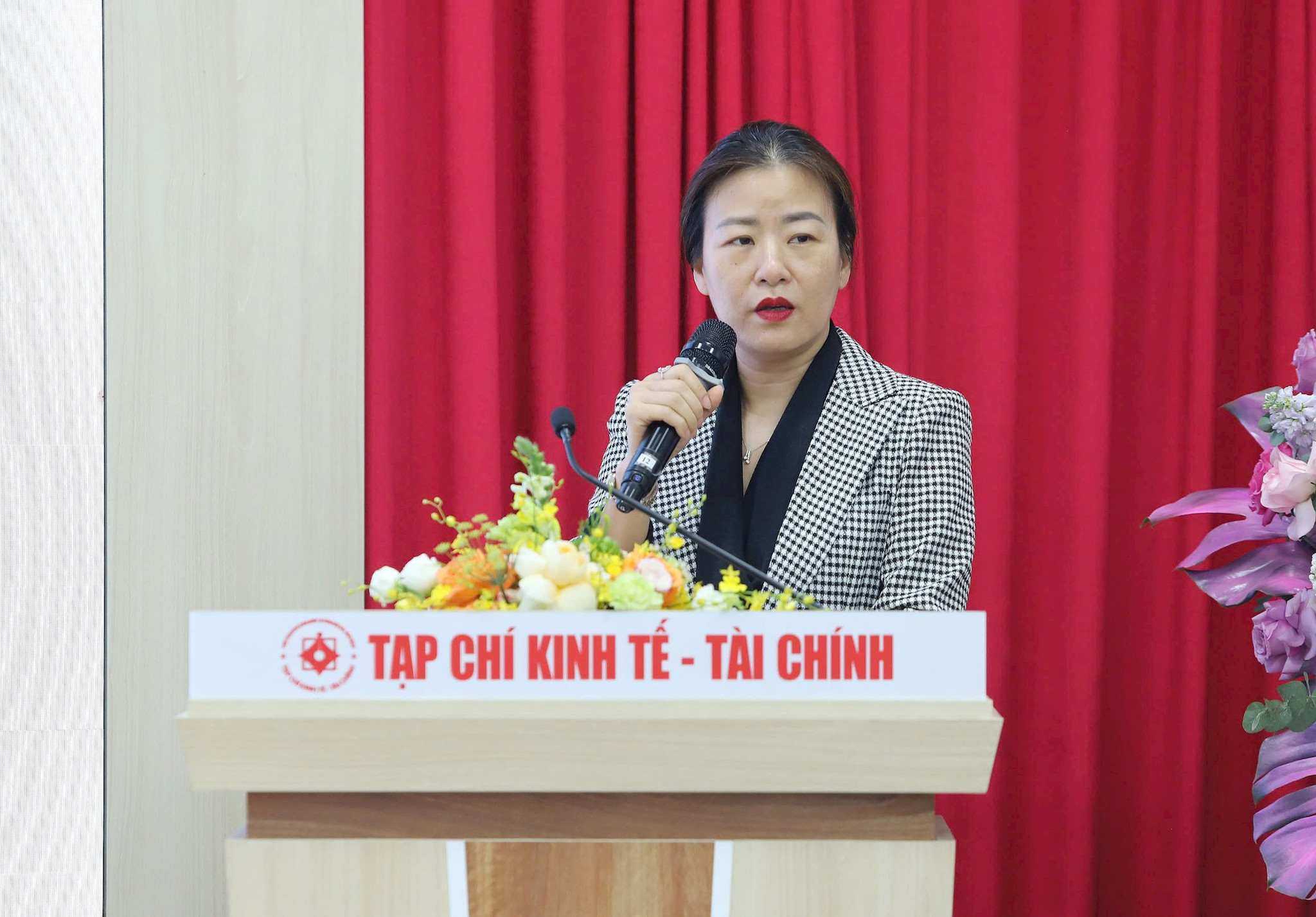 Dragon Capital đề xuất miễn thuế thu nhập cá nhân cho nhà đầu tư quỹ mở nắm giữ từ 5 năm