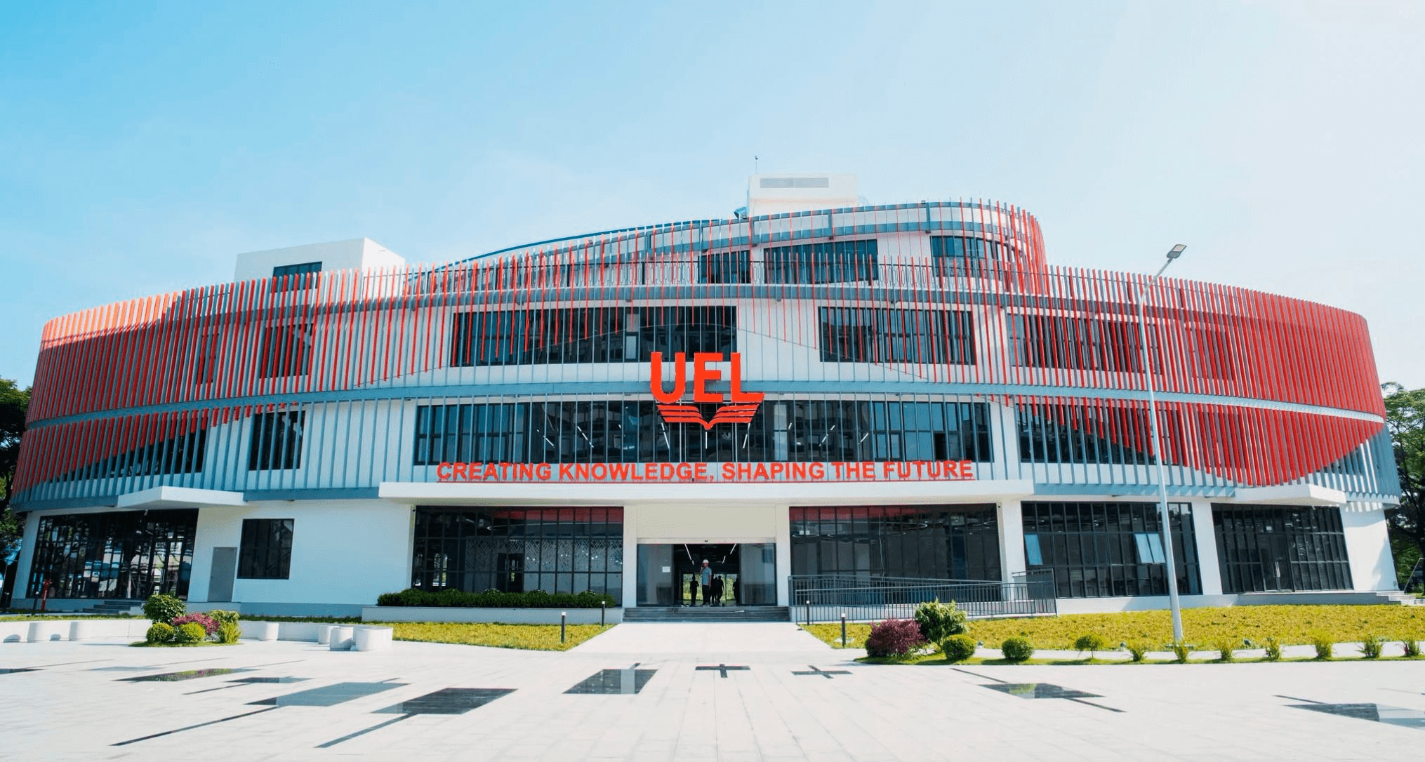 Việt Nam có 1 trường đại học chi lương 105 tỷ đồng/năm, đang tuyển giảng viên thu nhập tới 115 triệu/tháng, “tặng” ngay 350 triệu nếu đủ điều kiện sau