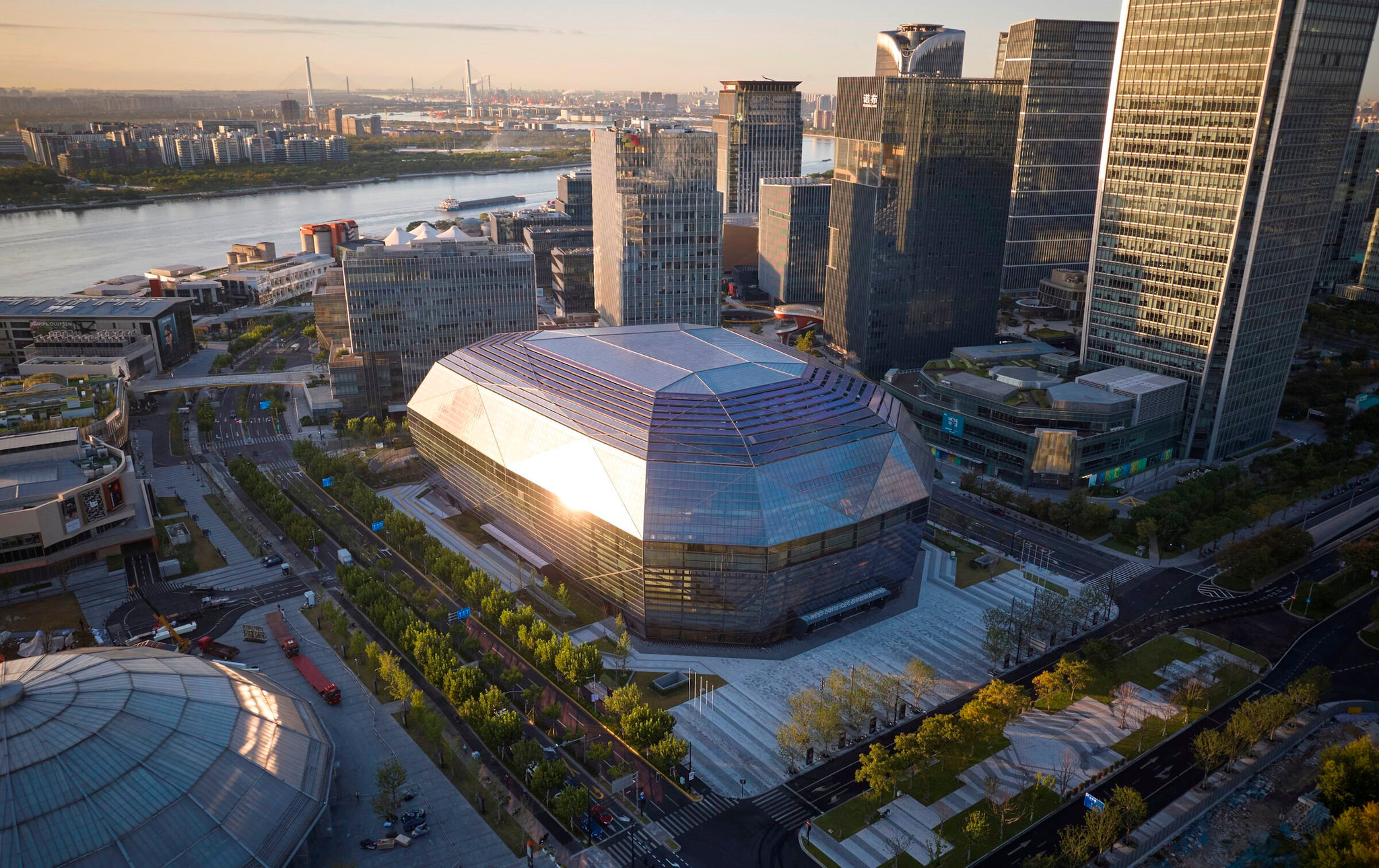 skidmore-owings-amp-merrill-som-shanghai-west-bund-convention-center-exhibition-centres-archello.1771957769.5732.jpg