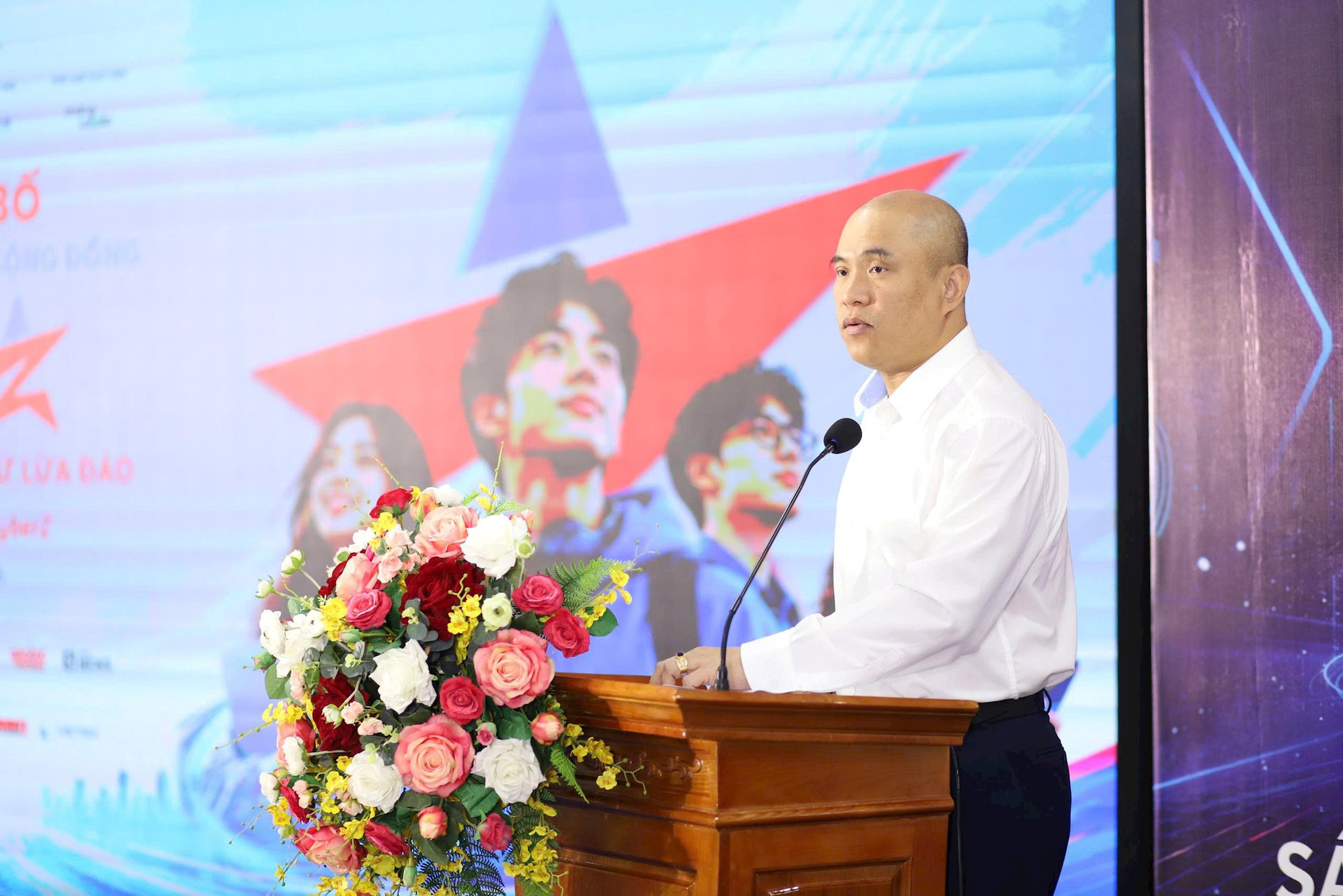 dai-ta-ha-van-bac-pho-cuc-truong-cuc-an-ninh-mang-bo-cong-an.jpg