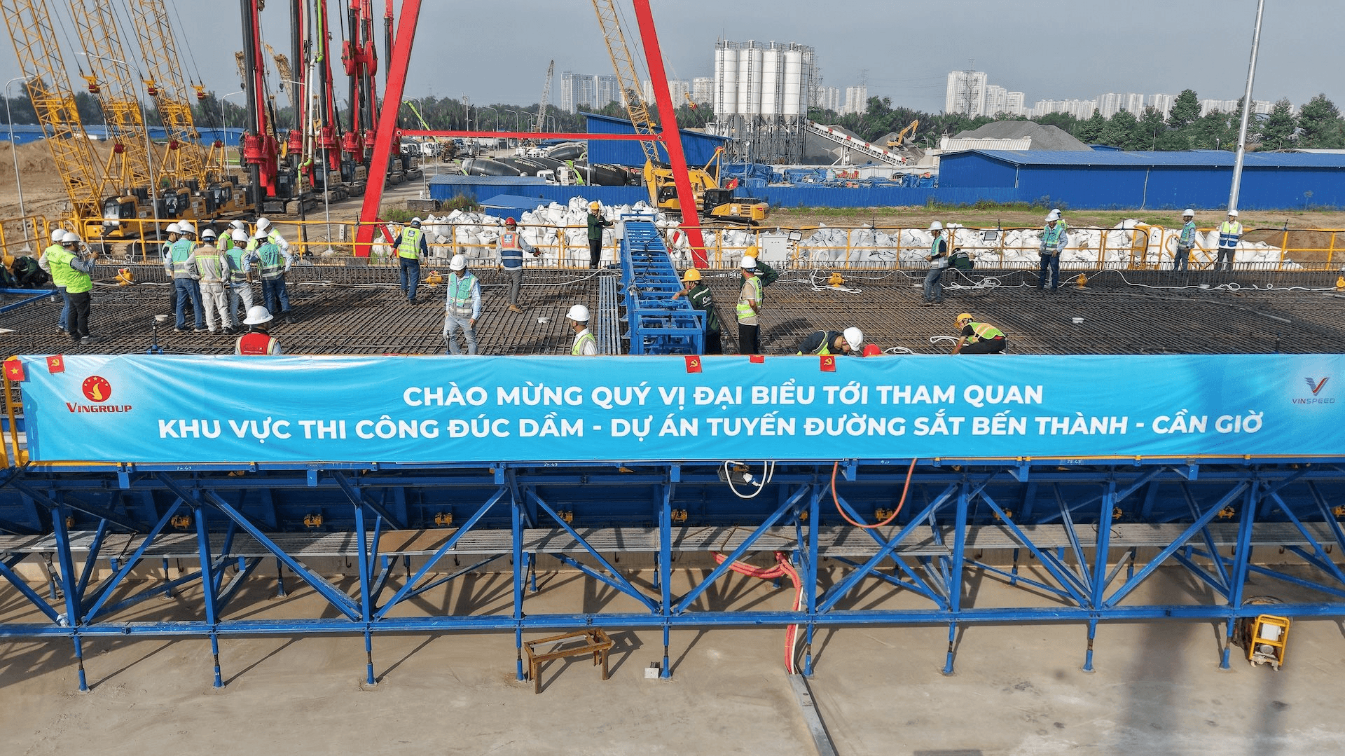 Quá nhanh: Ông Phạm Nhật Vượng huy động 10.000 nhân lực làm tuyến metro gần 4 tỷ USD, dài 54km dự kiến vận hành năm 2029, rút ngắn thời gian đi từ trung tâm TP.HCM đến Cần Giờ còn 13 phút