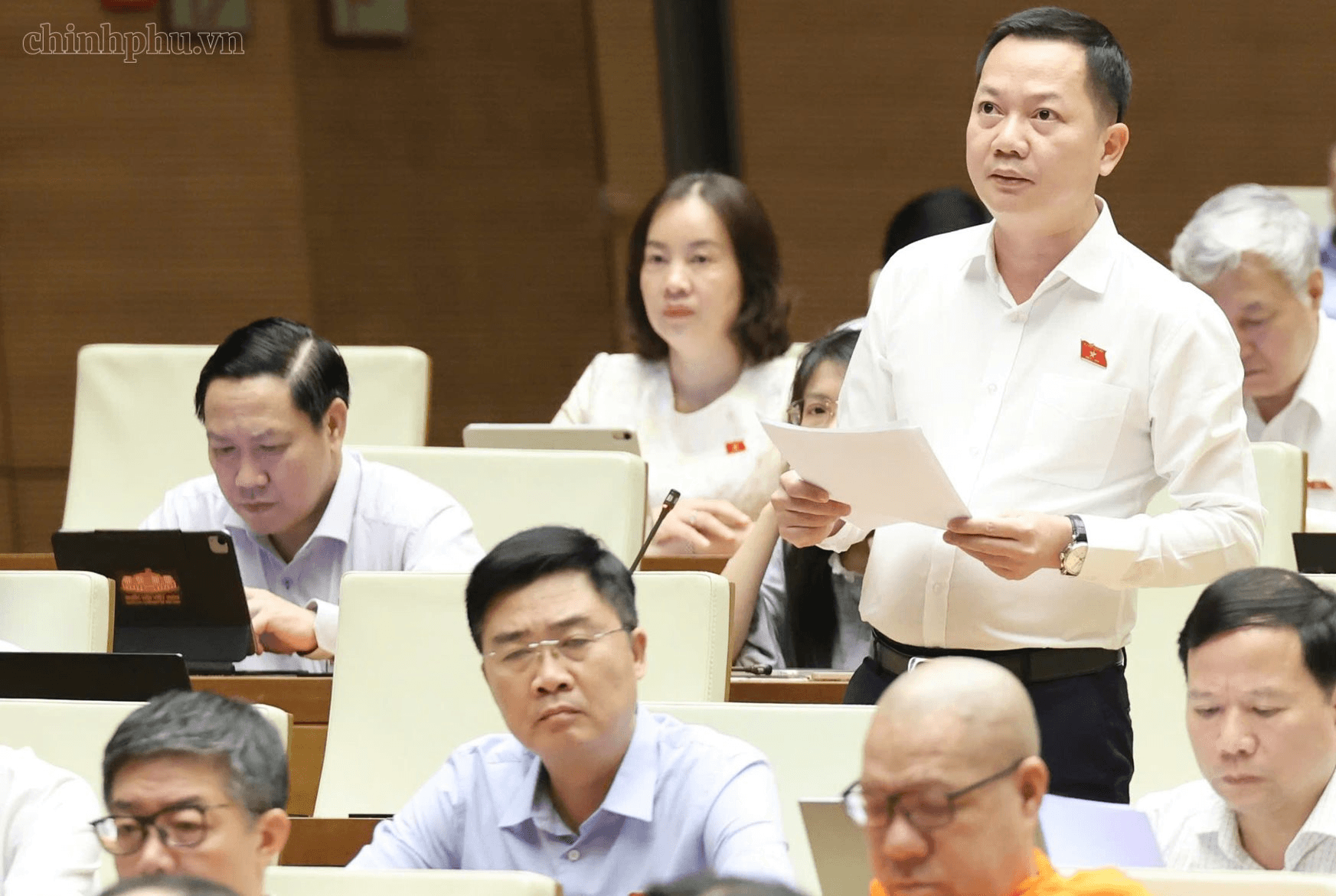 Đại biểu Quốc hội đề nghị Chính phủ bảo đảm cho doanh nghiệp tiếp cận vốn vay với lãi suất phù hợp
