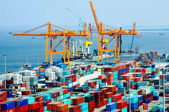 Giải tỏa hàng nhập khẩu ùn tắc tại cảng biển nơi thực hiện giãn cách