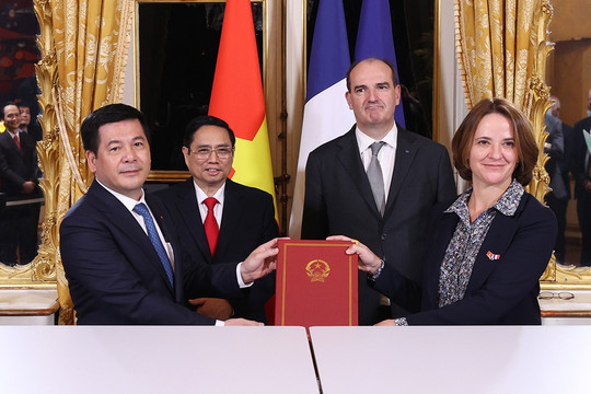 Việt-Pháp ký kết các thỏa thuận hợp tác trị giá hàng tỷ USD 