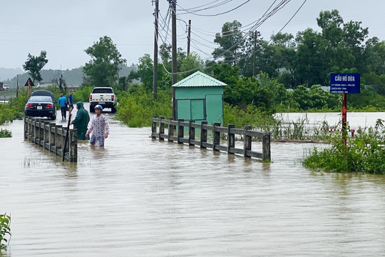 Tập trung hỗ trợ bảo đảm cuộc sống cho người dân sau mưa lũ