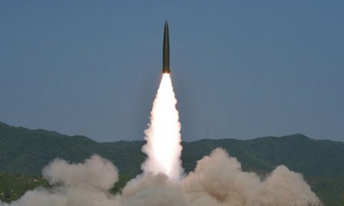 Chính phủ Nhật Bản họp khẩn sau khi Triều Tiên phóng tên lửa đạn đạo