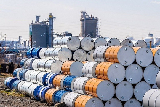 Bù đắp thiếu hụt, doanh nghiệp đầu mối được giao thêm sản lượng nhập khẩu xăng dầu 