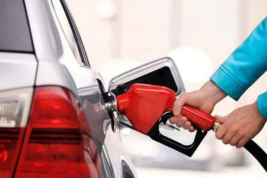Bộ  Tài chính lấy ý kiến về việc giảm thuế bảo vệ môi trường với xăng dầu