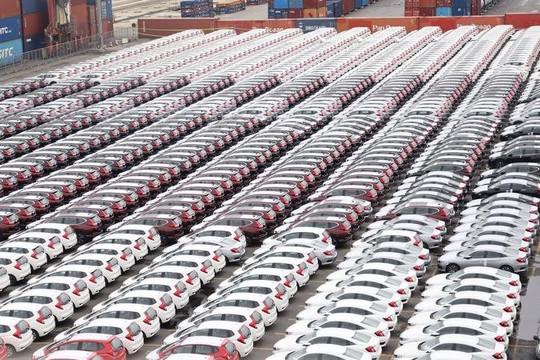 Lượng ô tô nguyên chiếc nhập khẩu tăng mạnh