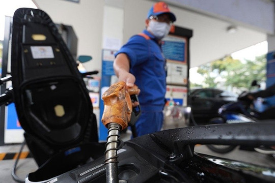 Giá xăng dầu được điều chỉnh giảm 
