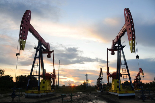 Giá dầu liên tục tăng trước biến động của thế giới