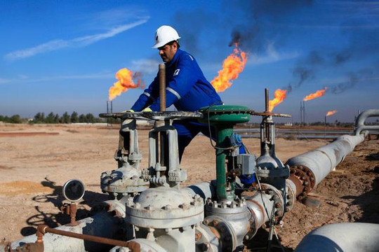Giá dầu thế giới giảm nhẹ vì nghi ngại nguồn cung thắt chặt