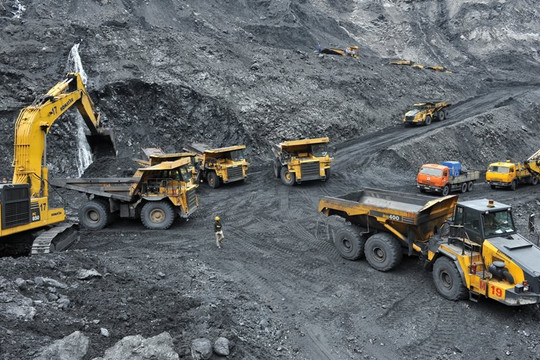 Giá than thế giới “xô đổ" mọi kỷ lục, than trong nước vẫn ổn định