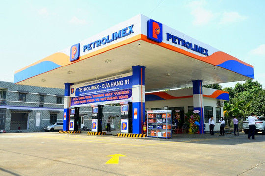 Giá xăng tăng liên tục, doanh thu Petrolimex lập đỉnh nhưng lợi nhuận giảm 44%