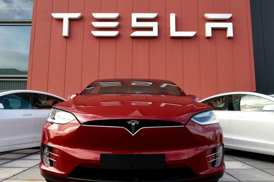 Bất ngờ sa thải quy mô lớn, Tesla bị khởi kiện