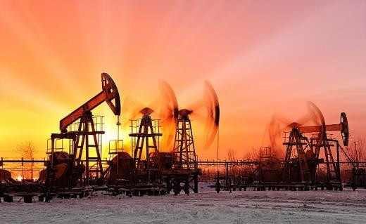 Giá dầu thế giới giảm gần 4 USD