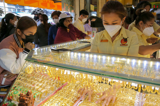 Giá vàng quay đầu tăng đến 250.000 đồng/lượng