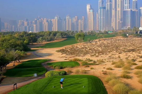 Ngồi sẵn trên mỏ dầu, vì sao Ả Rập Xê Út phải nhọc công xây sân golf trên hoang mạc?