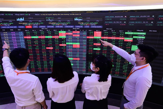 Thị trường hồi phục với thanh khoản “mất hút”, cơ hội nào cho nhóm cổ phiếu chứng khoán?