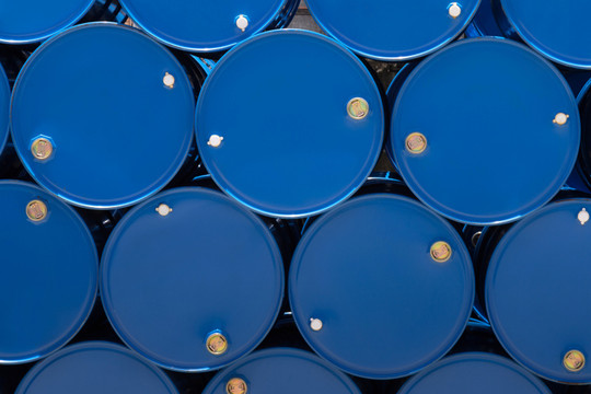 Vì sao Ấn Độ bất ngờ "quay xe" dừng mua dầu 'đại hạ giá' từ Nga?