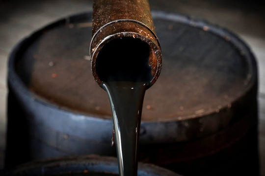 Giá dầu thô WTI vẫn nằm dưới ngưỡng 80 USD/thùng