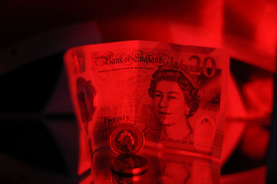 Tại sao đồng bảng Anh bất ngờ sụt giá mạnh, xuống mức thấp chưa từng có? 