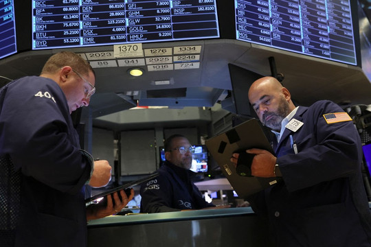 Chứng khoán Mỹ tiếp tục trượt dài, Dow Jones bước vào thị trường giá xuống 