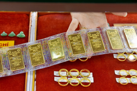 Giá vàng trong nước đột ngột quay đầu rớt 1 triệu đồng/lượng chỉ trong một tiếng đồng hồ