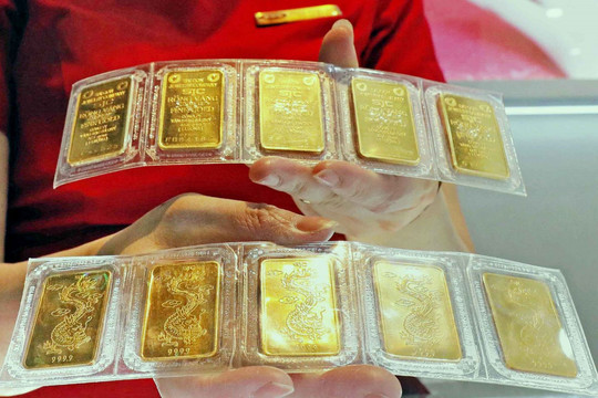 Thị trường vàng tuần qua: Giá vàng miếng đột ngột giảm sốc 2 triệu đồng/lượng rồi bất ngờ tăng phi mã phiên cuối
