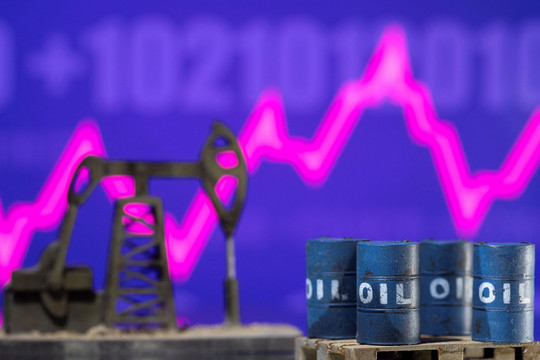Giá dầu sẽ tăng vọt do hụt cung?

