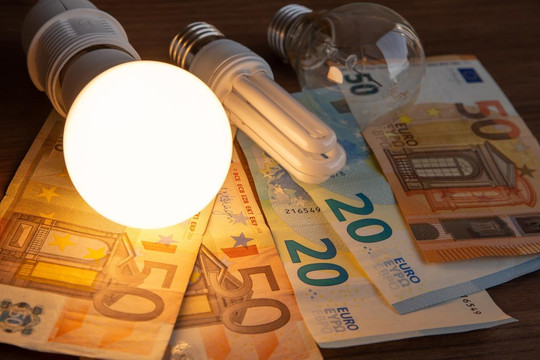 EU dự định áp doanh thu trần, nặng tay thu thuế những công ty điện làm giàu trong khủng hoảng