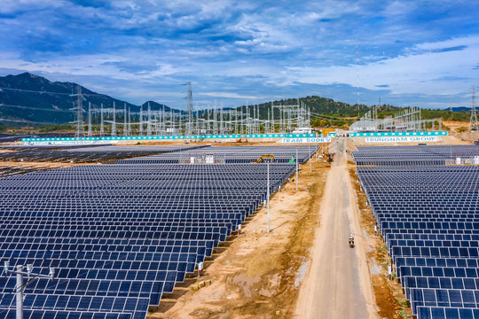 Xử lý dứt điểm các vướng mắc tại Nhà máy điện mặt trời Trung Nam Thuận Nam