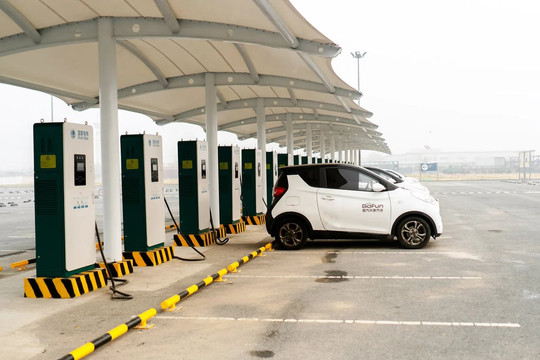 Bước đột phá trong chính sách giúp Trung Quốc chiếm lĩnh thị trường xe điện