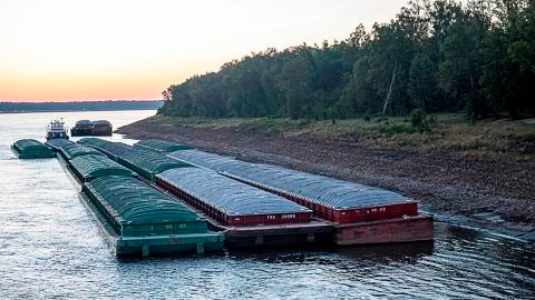 Những con sông cạn trơ thổi bùng cuộc khủng hoảng mới trên chuỗi cung ứng ở Mỹ
